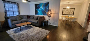 Remodeled bungalow close to U of H, stadiums, DT